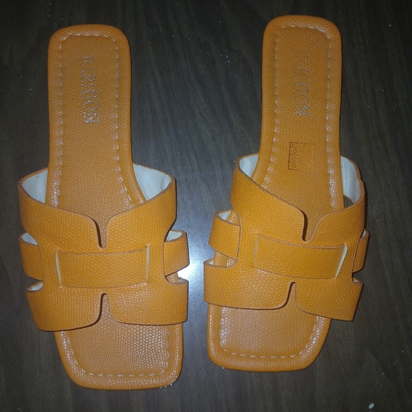 Sandles - Picture 5 of 5